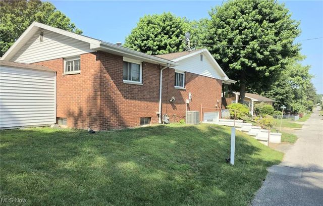 2814 16th Avenue, Vienna, WV 26105