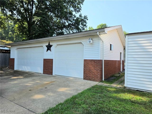 2814 16th Avenue, Vienna, WV 26105