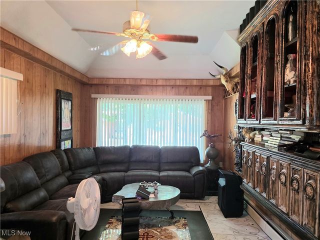 2814 16th Avenue, Vienna, WV 26105