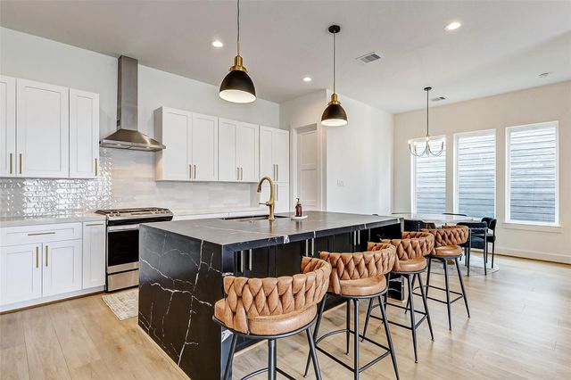 3813 Harvard Street, Houston, TX 77018