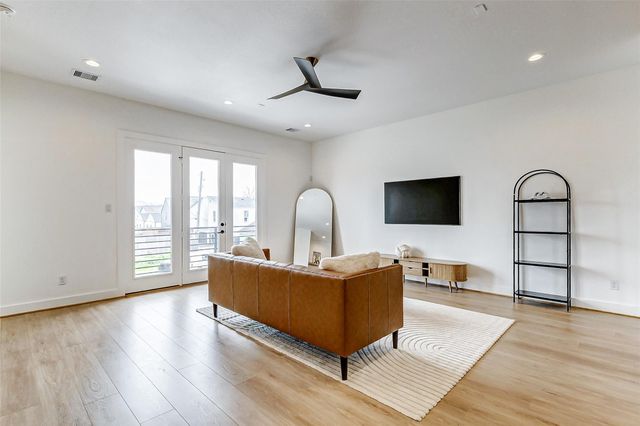 3813 Harvard Street, Houston, TX 77018