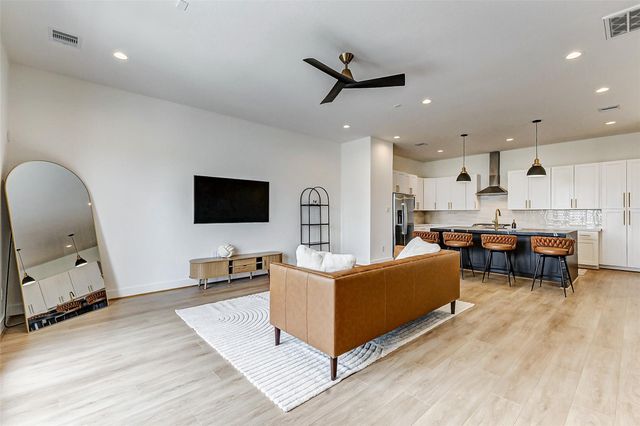 3813 Harvard Street, Houston, TX 77018