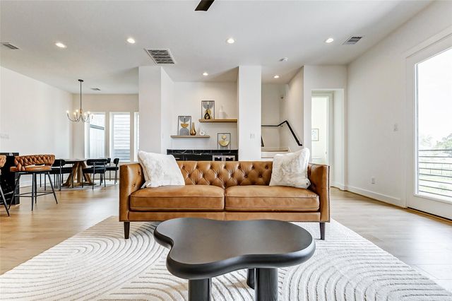 3813 Harvard Street, Houston, TX 77018