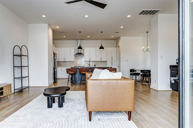 3813 Harvard Street, Houston, TX 77018