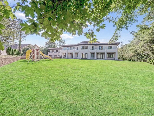 25 Shelter Rock Road, Manhasset, NY 11030