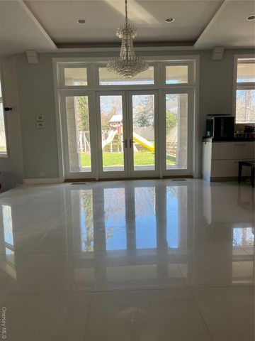 25 Shelter Rock Road, Manhasset, NY 11030