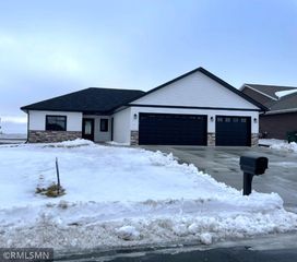 1534 9th Avenue SW, Hutchinson, MN 55350