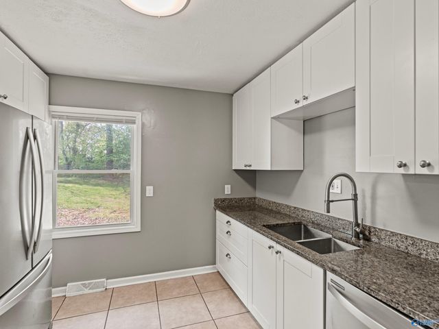 11402 Maplecrest Drive SE, Huntsville, AL 35803