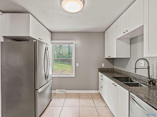 11402 Maplecrest Drive SE, Huntsville, AL 35803