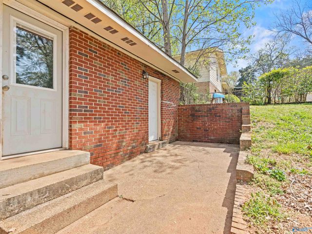 11402 Maplecrest Drive SE, Huntsville, AL 35803