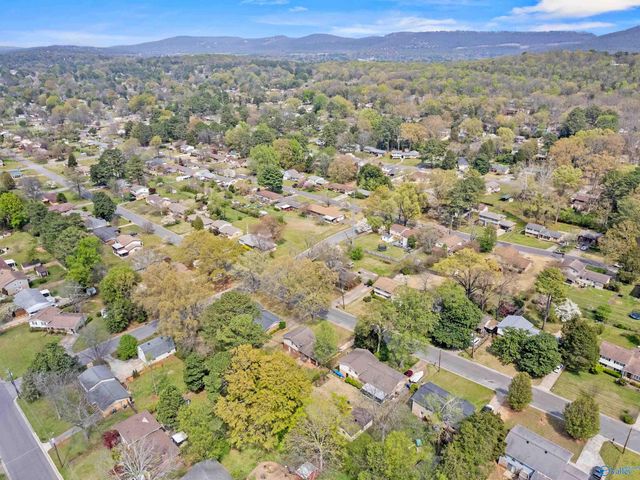 11402 Maplecrest Drive SE, Huntsville, AL 35803