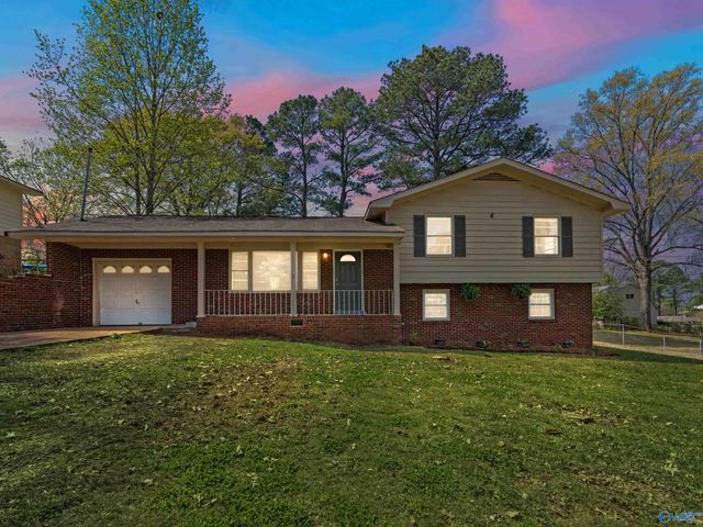 11402 Maplecrest Drive SE, Huntsville, AL 35803