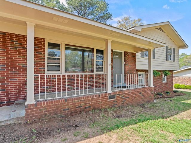 11402 Maplecrest Drive SE, Huntsville, AL 35803