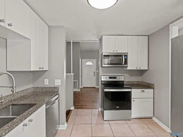 11402 Maplecrest Drive SE, Huntsville, AL 35803