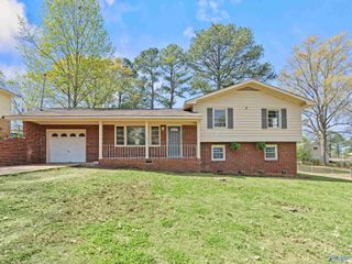 11402 Maplecrest Drive SE, Huntsville, AL 35803
