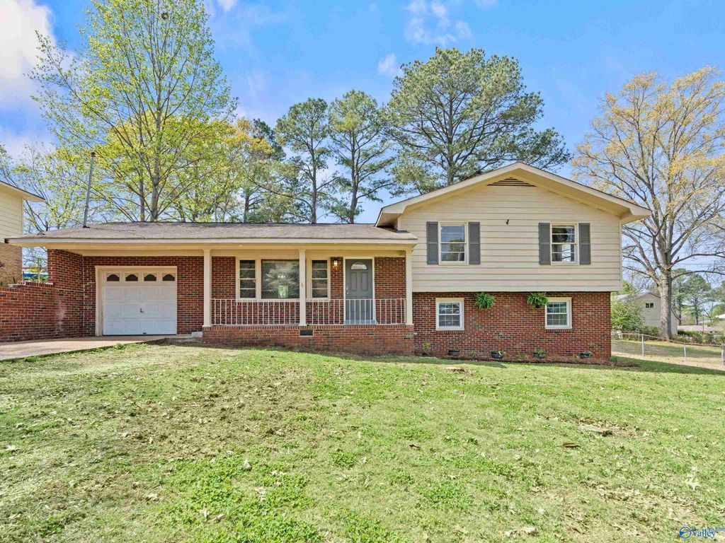 11402 Maplecrest Drive SE, Huntsville, AL 35803