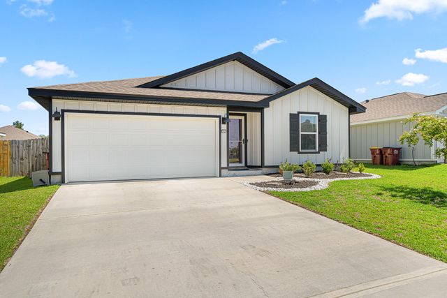 932 Sandbar Loop, Crestview, FL 32539