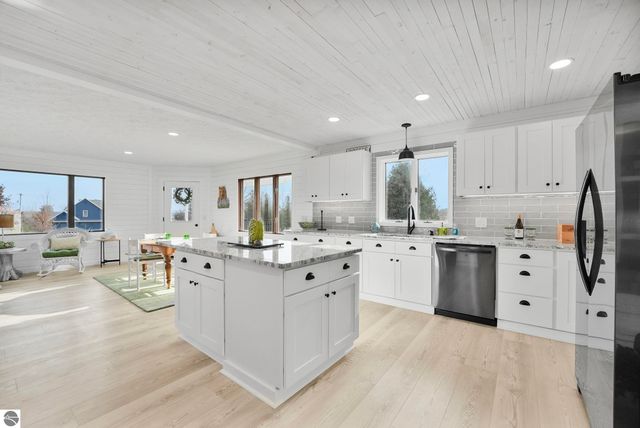 750 N Dumas Road, Suttons Bay, MI 49682