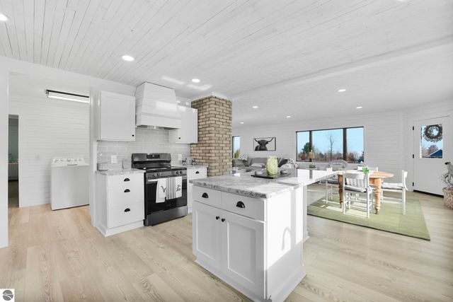 750 N Dumas Road, Suttons Bay, MI 49682