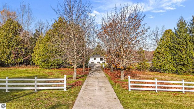 750 N Dumas Road, Suttons Bay, MI 49682