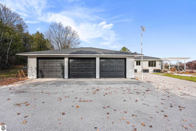 750 N Dumas Road, Suttons Bay, MI 49682