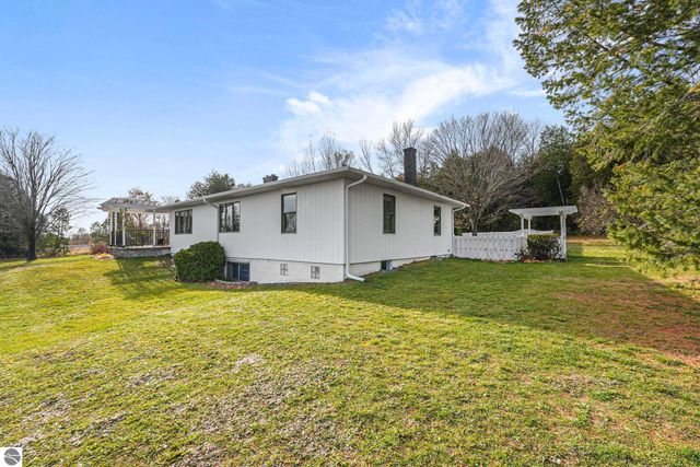 750 N Dumas Road, Suttons Bay, MI 49682