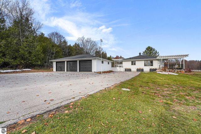 750 N Dumas Road, Suttons Bay, MI 49682