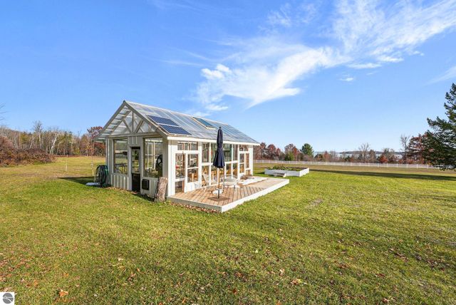 750 N Dumas Road, Suttons Bay, MI 49682