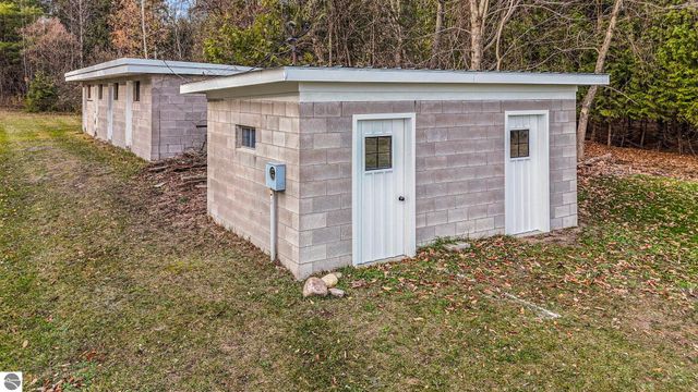 750 N Dumas Road, Suttons Bay, MI 49682