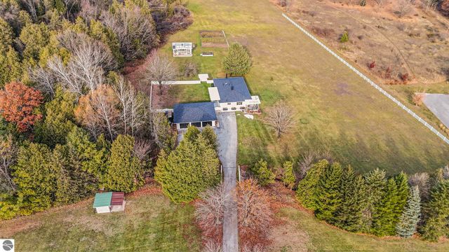 750 N Dumas Road, Suttons Bay, MI 49682