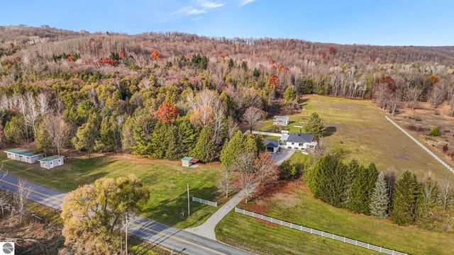 750 N Dumas Road, Suttons Bay, MI 49682