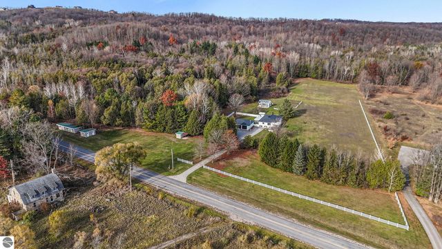 750 N Dumas Road, Suttons Bay, MI 49682