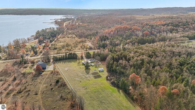 750 N Dumas Road, Suttons Bay, MI 49682