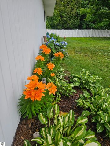 750 N Dumas Road, Suttons Bay, MI 49682