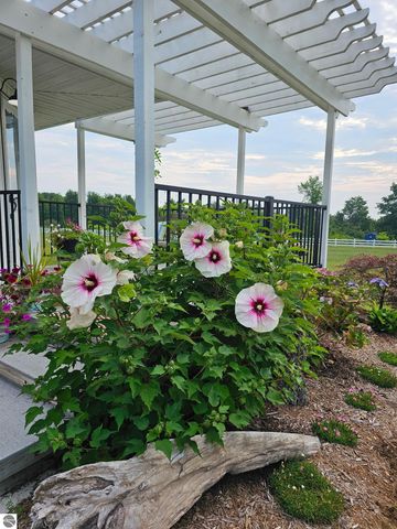 750 N Dumas Road, Suttons Bay, MI 49682