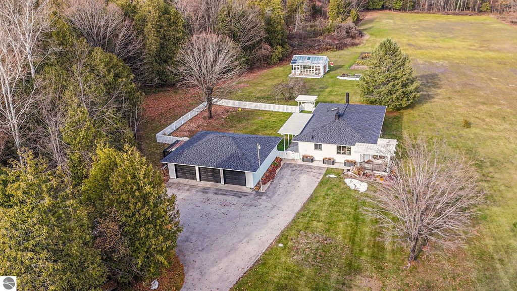 750 N Dumas Road, Suttons Bay, MI 49682