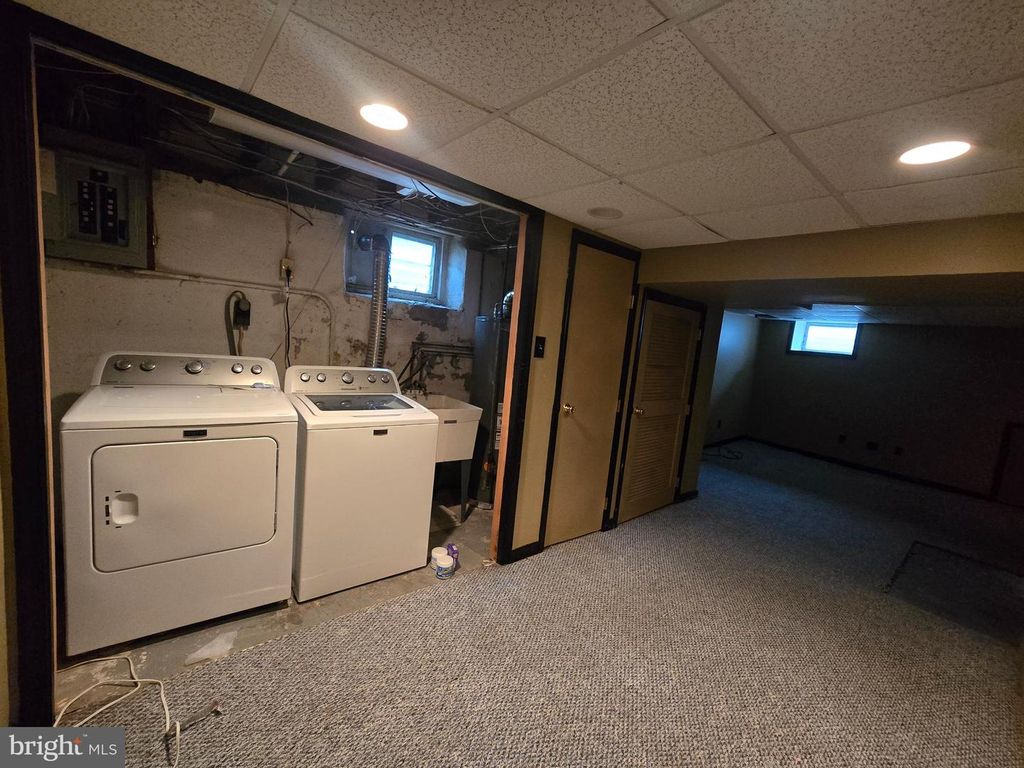 Image 13 of property listing at 118 JULIANA TER, Darby, PA 19023