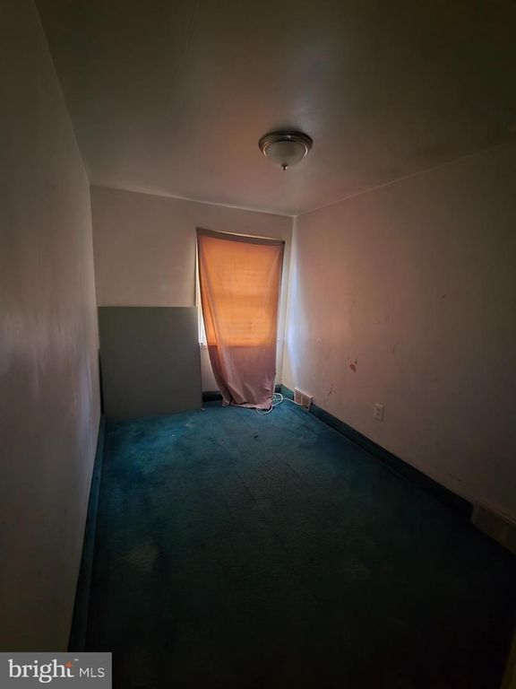 Image 15 of property listing at 118 JULIANA TER, Darby, PA 19023