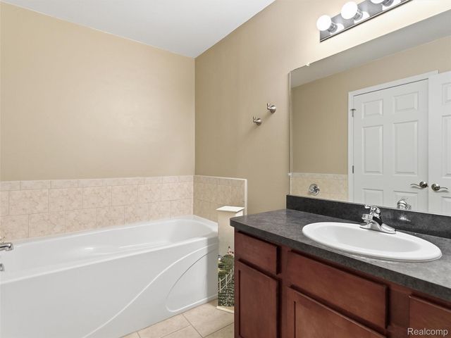 56696 Long Island Drive, Shelby Charter Township, MI 48316