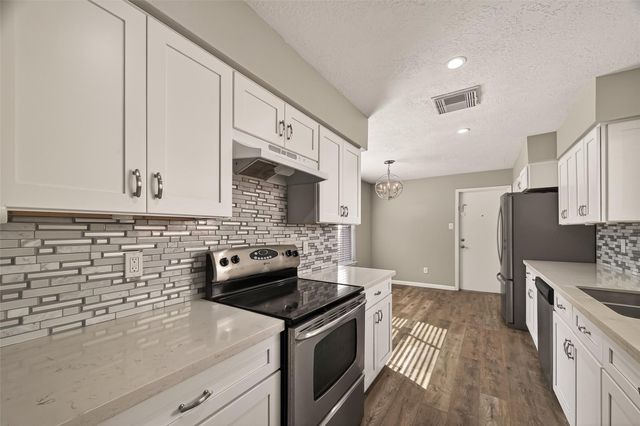 17043 Coachmaker Drive, Friendswood, TX 77546