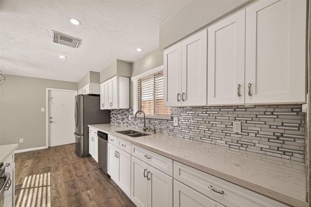 17043 Coachmaker Drive, Friendswood, TX 77546