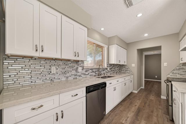 17043 Coachmaker Drive, Friendswood, TX 77546