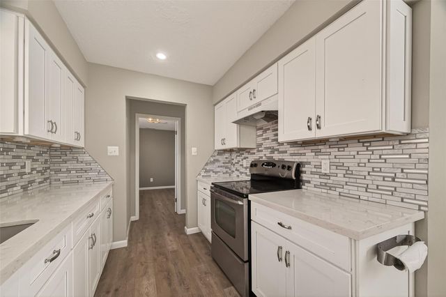 17043 Coachmaker Drive, Friendswood, TX 77546