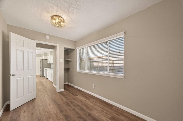 17043 Coachmaker Drive, Friendswood, TX 77546