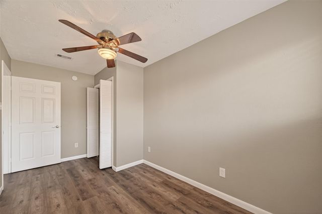 17043 Coachmaker Drive, Friendswood, TX 77546