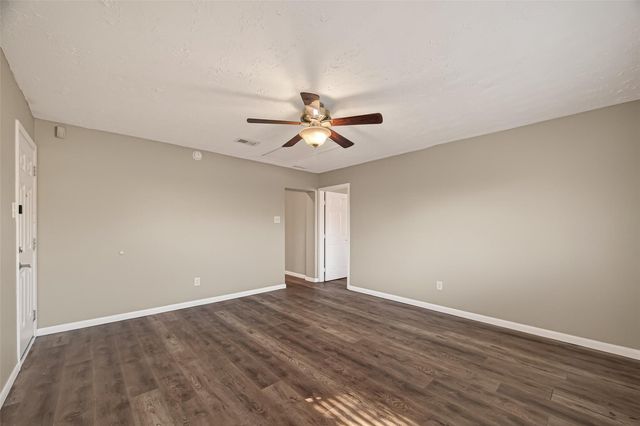 17043 Coachmaker Drive, Friendswood, TX 77546