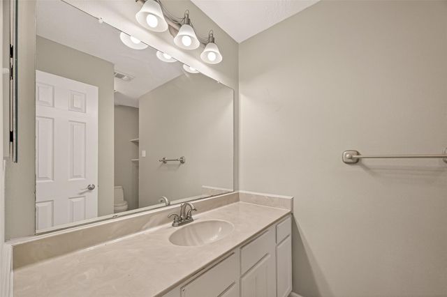 17043 Coachmaker Drive, Friendswood, TX 77546