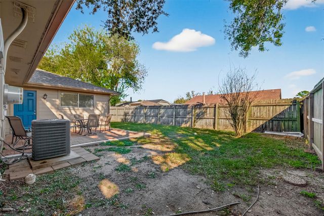 17043 Coachmaker Drive, Friendswood, TX 77546