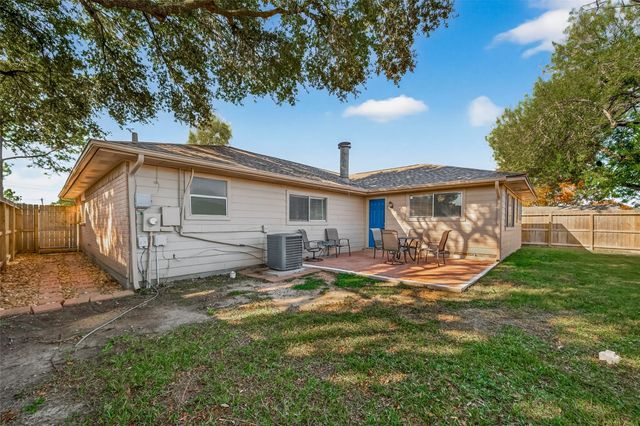 17043 Coachmaker Drive, Friendswood, TX 77546