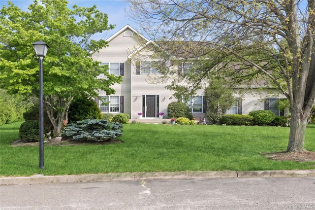 3 Naomi Court, Melville, NY 11747